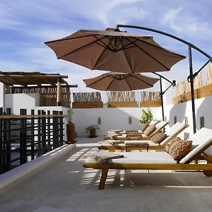 https://riad-zebrakaro.marrakeshhotelsmorocco.com